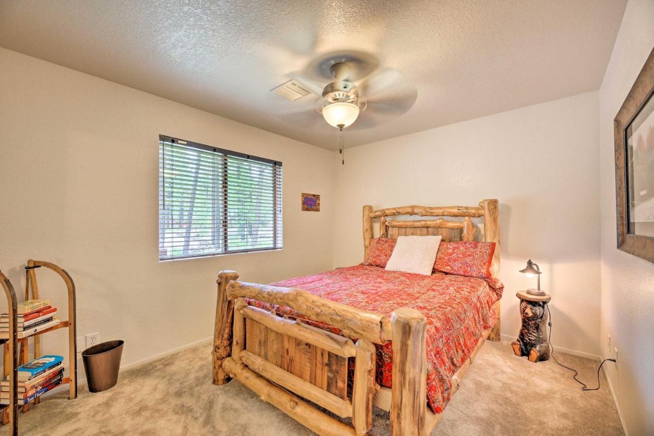 Lush Pinetop Retreat With Large Deck And Wooded Yard! Exteriör bild